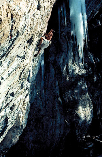 Alex Huber free soloing. [Photo] Alexander Huber collection