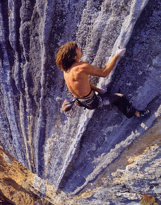 Chris Sharma - Humildes pa casa, 8c - Oliana.jpg