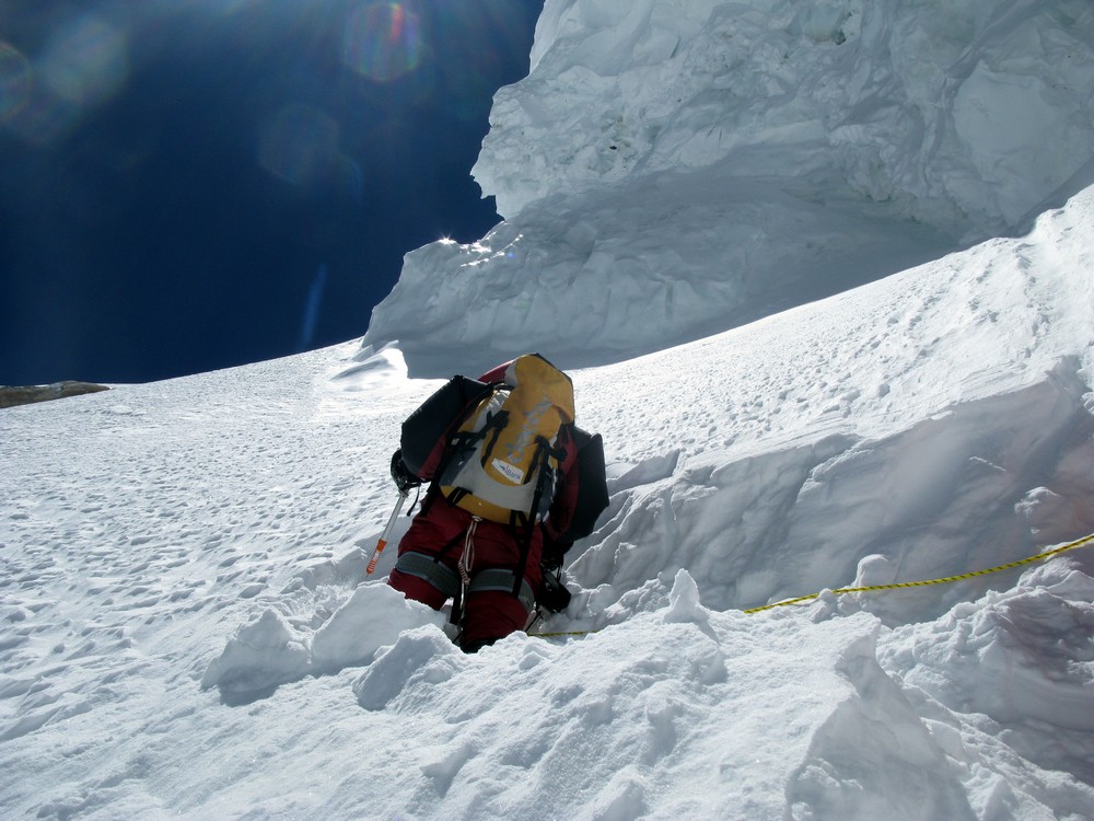 2009 K2_Gerlinde beim Spuren auf ca.8300m S.Quintero.jpg