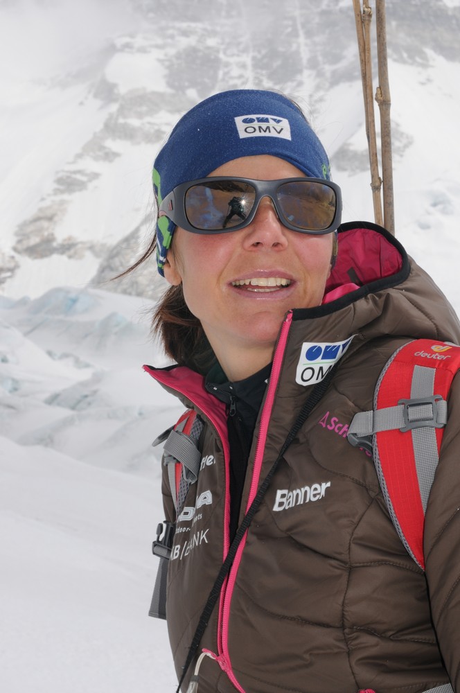 2010_Everest_Portrait Gerlinde  c. R.Dujmovits_www.amical.de.jpg