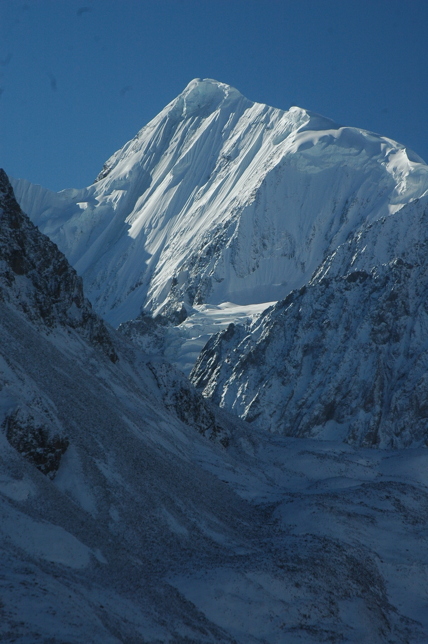 勒多曼因雪峰.JPG